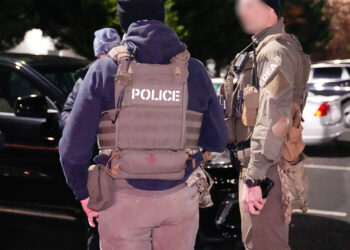Agentes de Operaciones de Control y Deportación de ICE durante un operativo en Florida