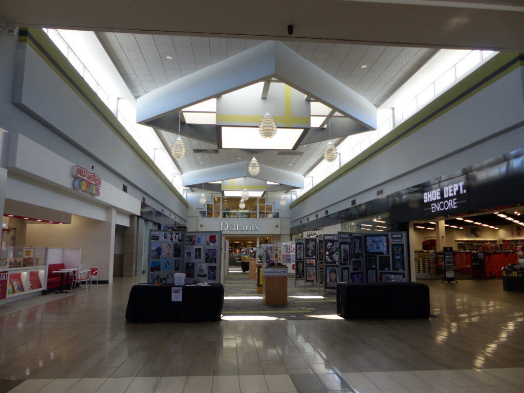 Vista del centro comercial Asheville Mall en Carolina del Norte
