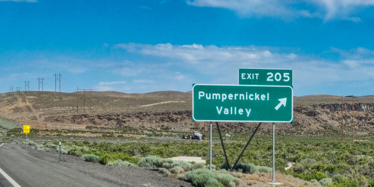 Una carretera interestatal en Estados Unidos, en referencia a los viajes por el feriado del 4 de Julio