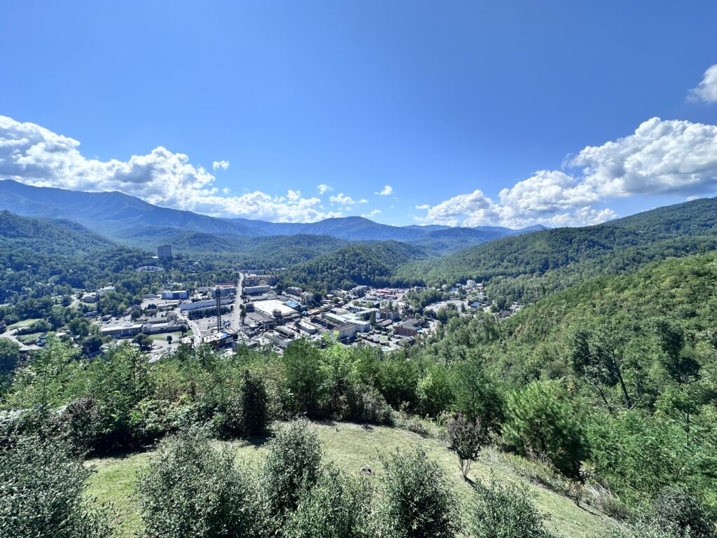 Vista de Gatlinburg, Tennessee, destino turistico cercano a Carolina del Norte
