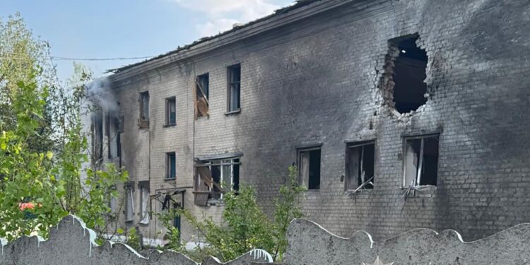 Iglesia dañada por ataque ruso en Dobropillia, Ucrania