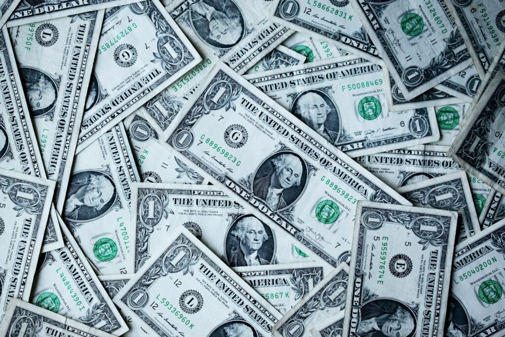 Billetes de un dólar estadounidense, en alusión a la economía y la Reserva Federal