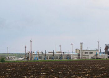 Vista de una planta de procesamiento de gas natural
