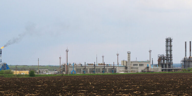 Vista de una planta de procesamiento de gas natural