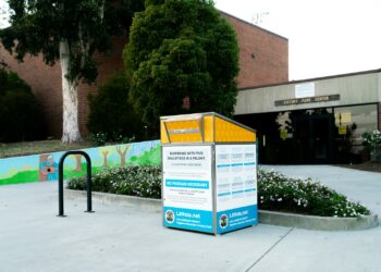 Cartel que invita a votar, en alusión a las elecciones en Estados Unidos