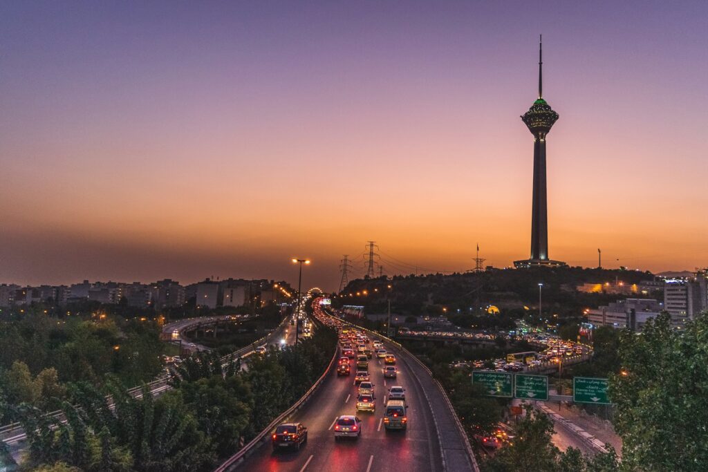 Panorámica de la ciudad de Teherán, capital de Irán, al atardecer