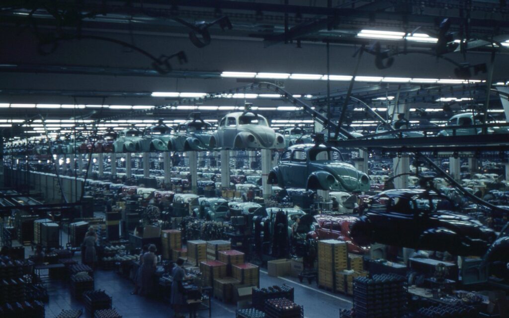 Interior de una planta de ensamblaje de Volkswagen