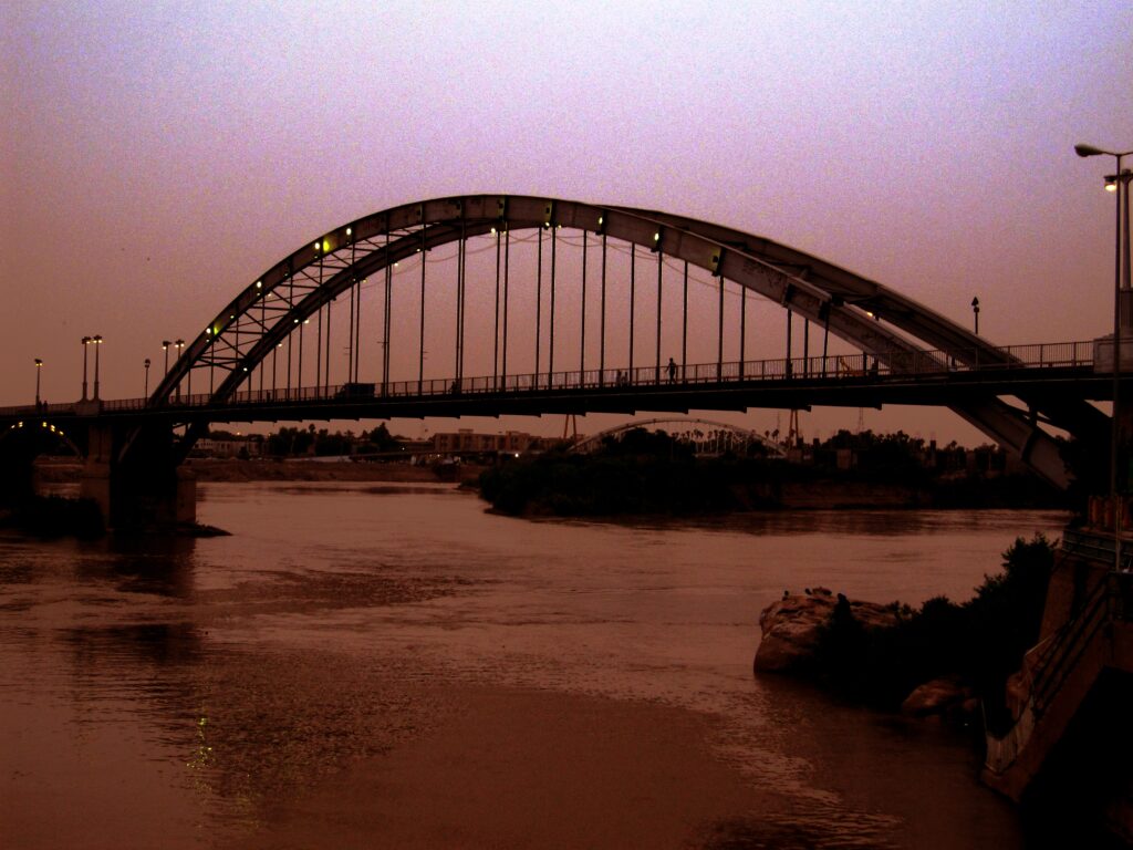 Puente Blanco sobre el rio Karun en la ciudad de Ahvaz, en la provincia irani de Juzestan
