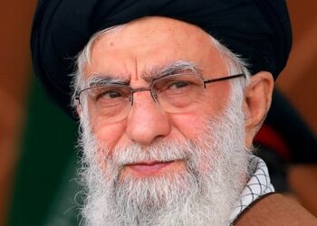 Retrato del ayatolá Ali Khamenei, exlíder supremo de Irán