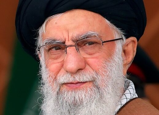 Retrato del ayatolá Ali Khamenei, exlíder supremo de Irán