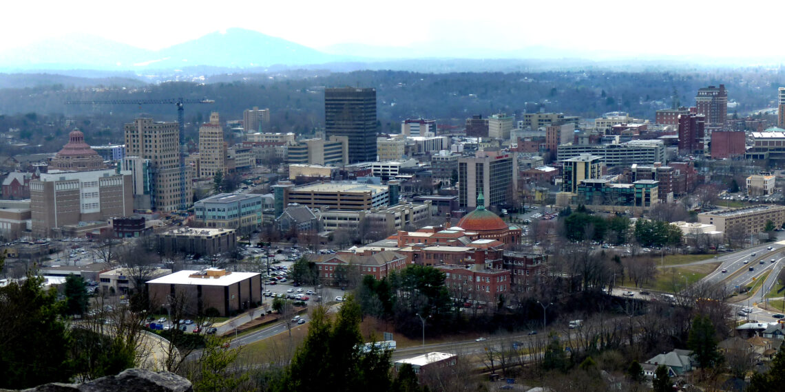 Vista panorámica del centro de Asheville, Carolina del Norte