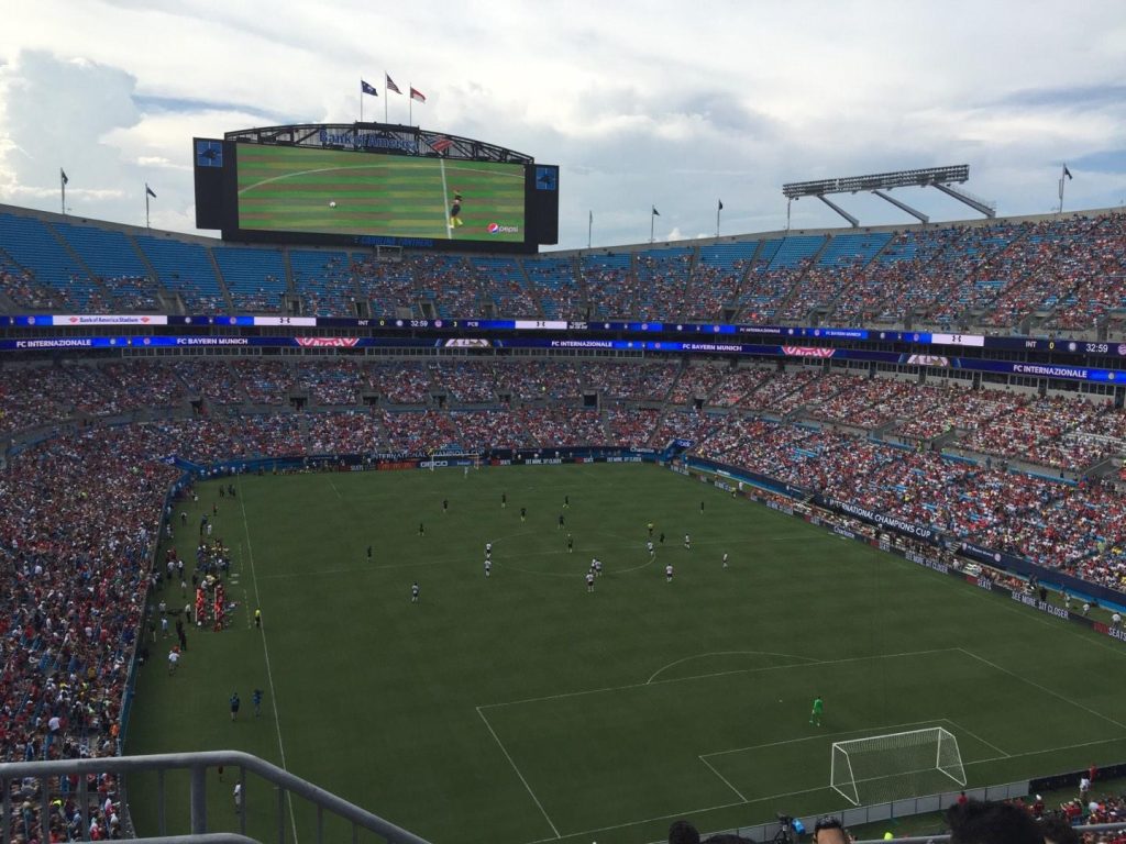 Partido de fútbol en el Bank of America Stadium de Charlotte, Carolina del Norte