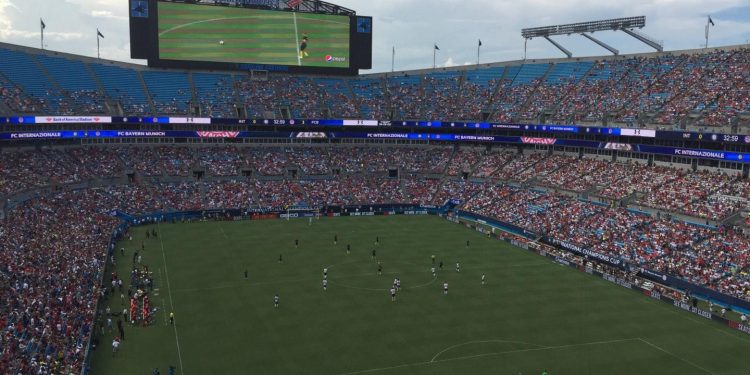 Partido de fútbol en el Bank of America Stadium de Charlotte, Carolina del Norte