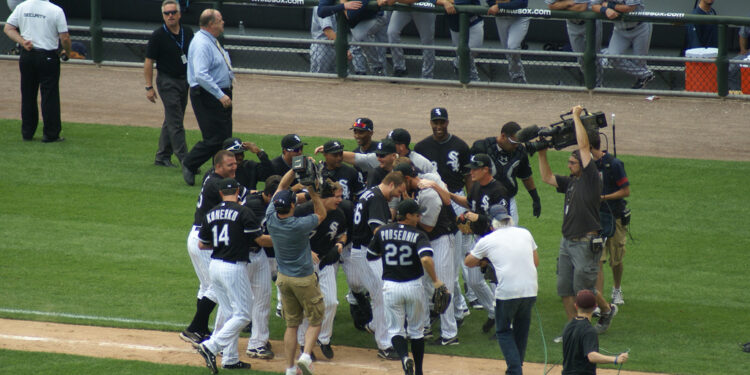 Acción durante un partido de béisbol de las Grandes Ligas en un estadio
