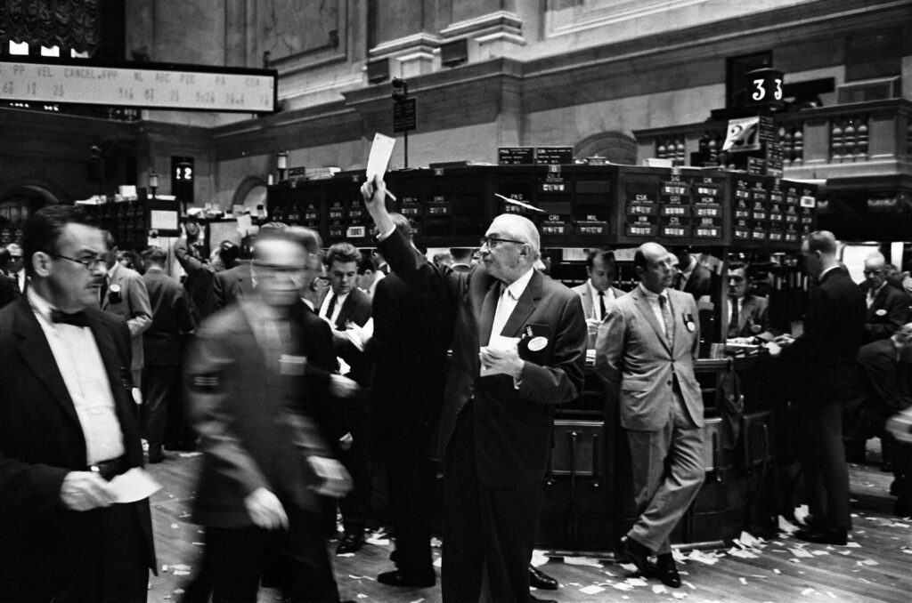 Operadores en el piso de la Bolsa de Valores de Nueva York