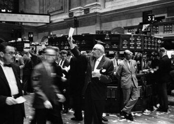 Operadores en el piso de la Bolsa de Valores de Nueva York
