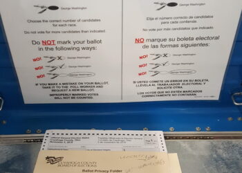 Cabina de votacion instalada en un centro electoral en Ohio, Estados Unidos