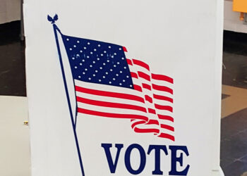 Una cabina de votación durante unas elecciones en Estados Unidos
