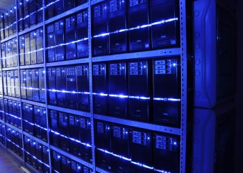 Pasillo de servidores en un gran centro de datos