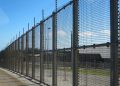 Cerca de alambre de un centro de detención