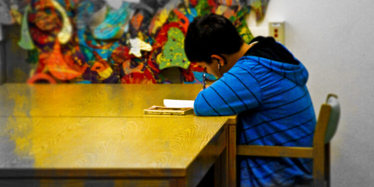 Útiles escolares en exhibición durante la temporada de regreso a clases