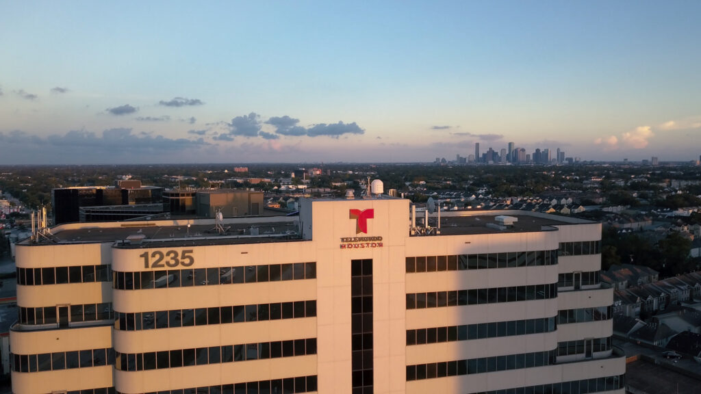 Edificio de una estacion afiliada a la cadena Telemundo