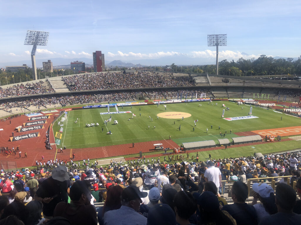 Vista del Estadio Olímpico Universitario en Ciudad Universitaria, Ciudad de México
