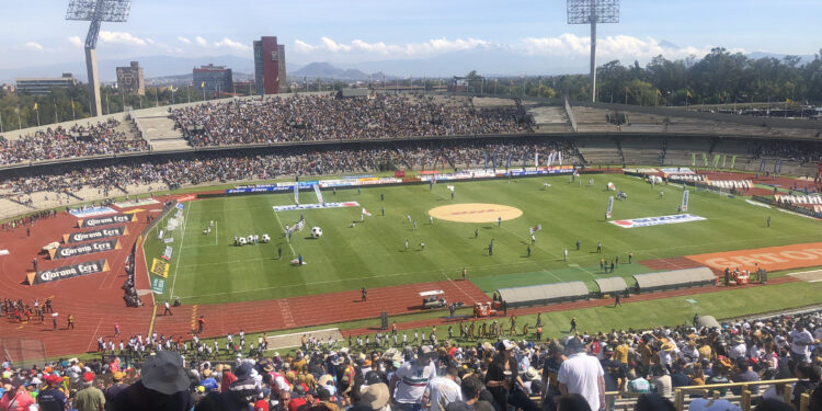 Vista del Estadio Olímpico Universitario en Ciudad Universitaria, Ciudad de México