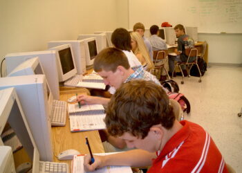 Estudiantes en un salón de clases de una escuela secundaria en Carolina del Norte