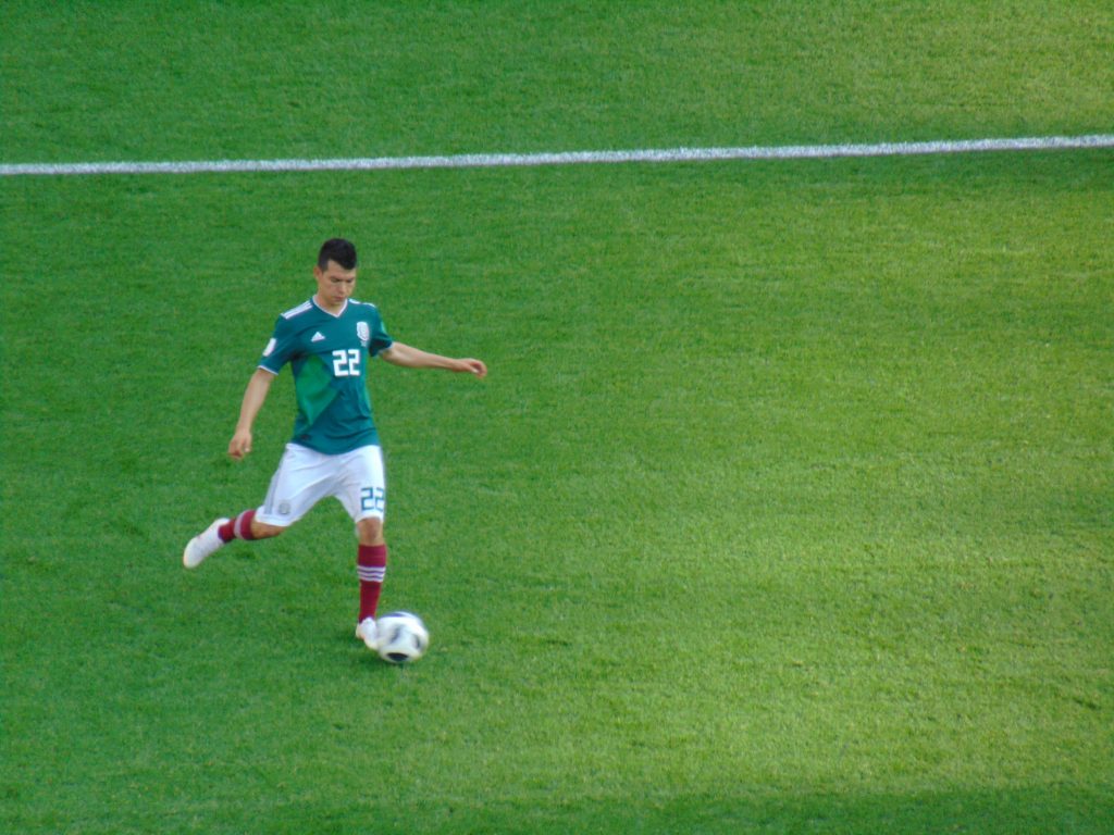 El futbolista mexicano Hirving Chucky Lozano durante un partido