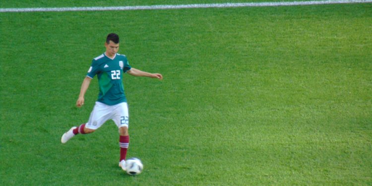 El futbolista mexicano Hirving Chucky Lozano durante un partido