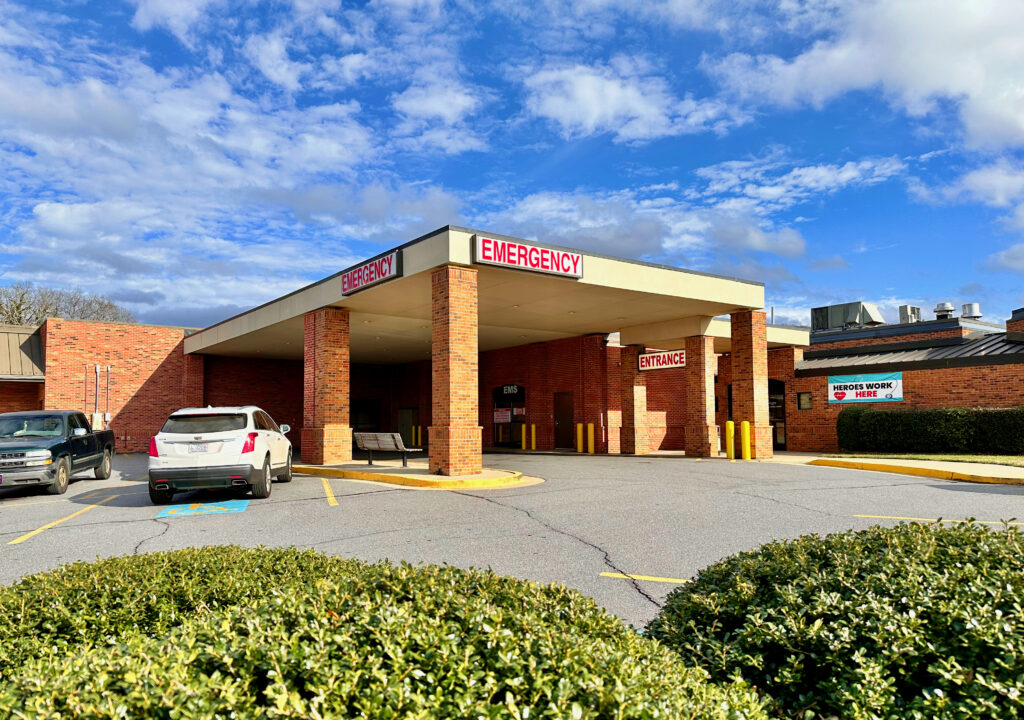 Entrada de la sala de emergencias de un hospital en Carolina del Norte