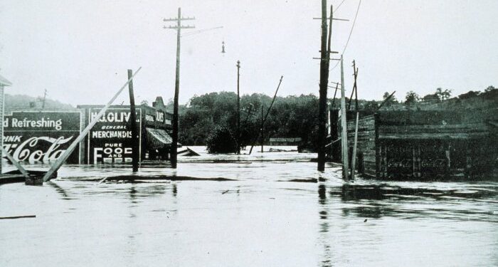 Una calle inundada en Carolina del Norte tras fuertes lluvias