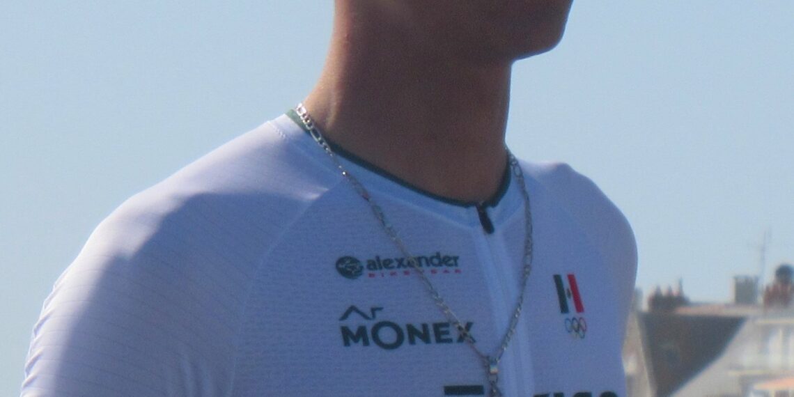 El ciclista mexicano Isaac del Toro durante una competencia