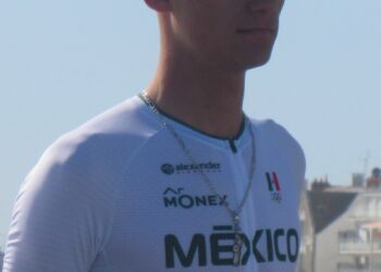 El ciclista mexicano Isaac del Toro durante una competencia