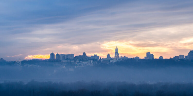Vista panorámica de la ciudad de Kyiv, capital de Ucrania