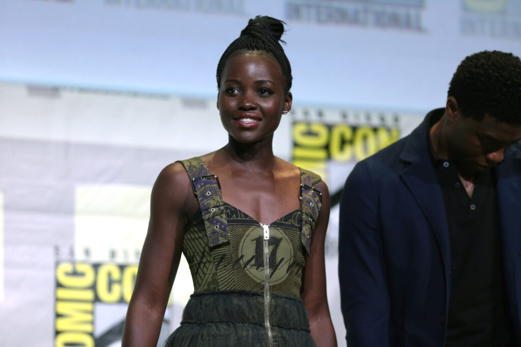 La actriz ganadora del Óscar Lupita Nyong'o en un evento público