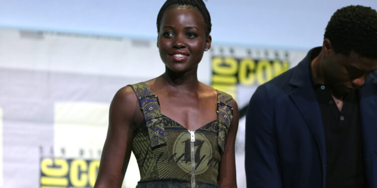 La actriz ganadora del Óscar Lupita Nyong'o en un evento público