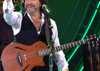 El cantante mexicano Marco Antonio Solís durante una presentación en vivo