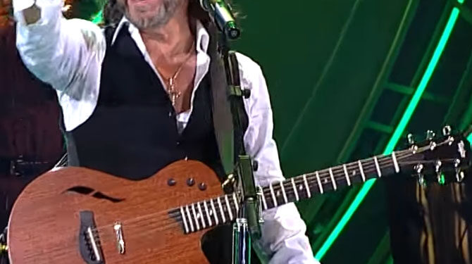 El cantante mexicano Marco Antonio Solís durante una presentación en vivo