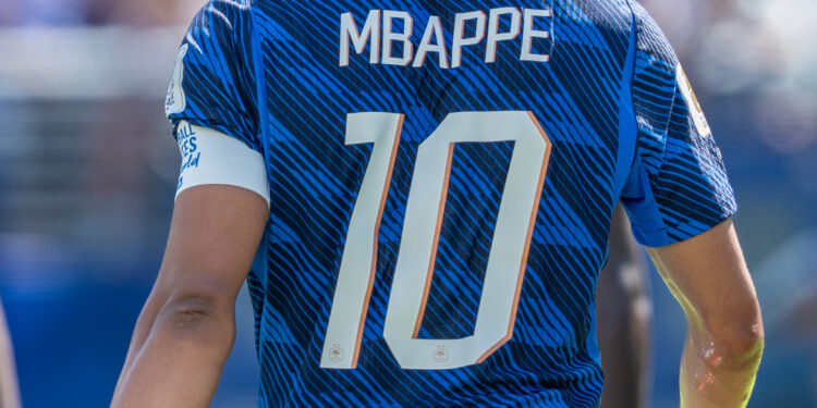Kylian Mbappé jugando con la selección de Francia durante el Mundial 2026