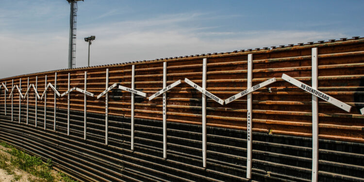 Muro fronterizo entre Estados Unidos y México en Tijuana y San Diego