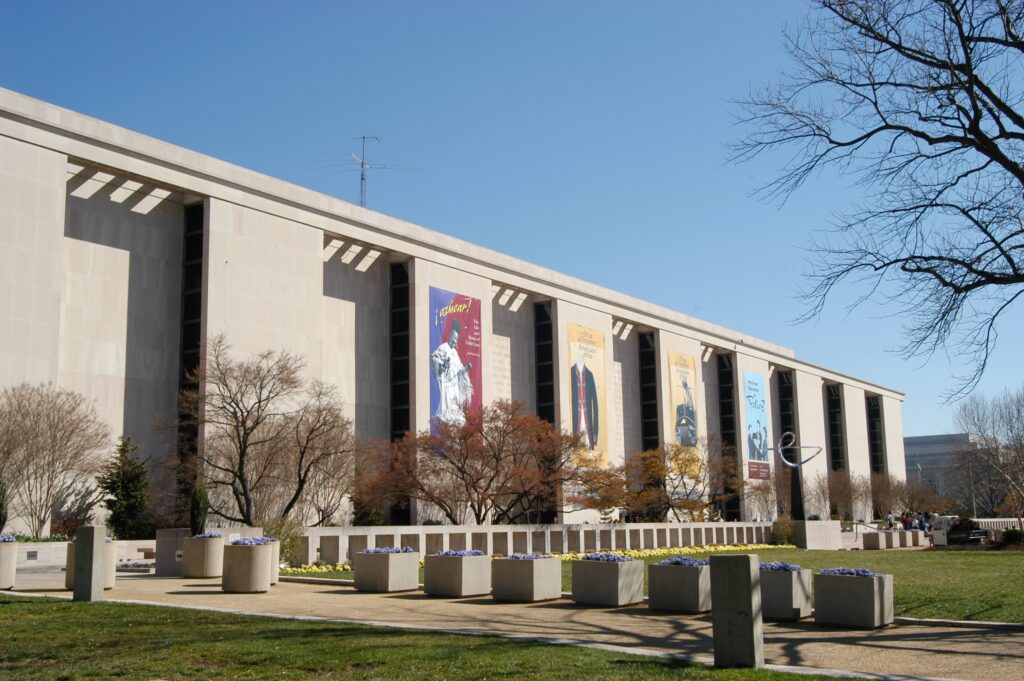 Fachada del Museo Nacional de Historia Estadounidense del Smithsonian en Washington