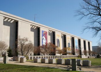 Fachada del Museo Nacional de Historia Estadounidense del Smithsonian en Washington