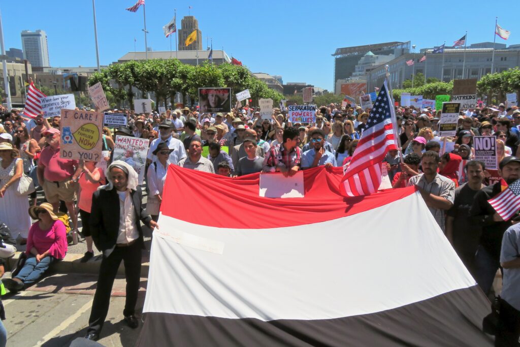 Manifestantes en una protesta contra la detencion de inmigrantes