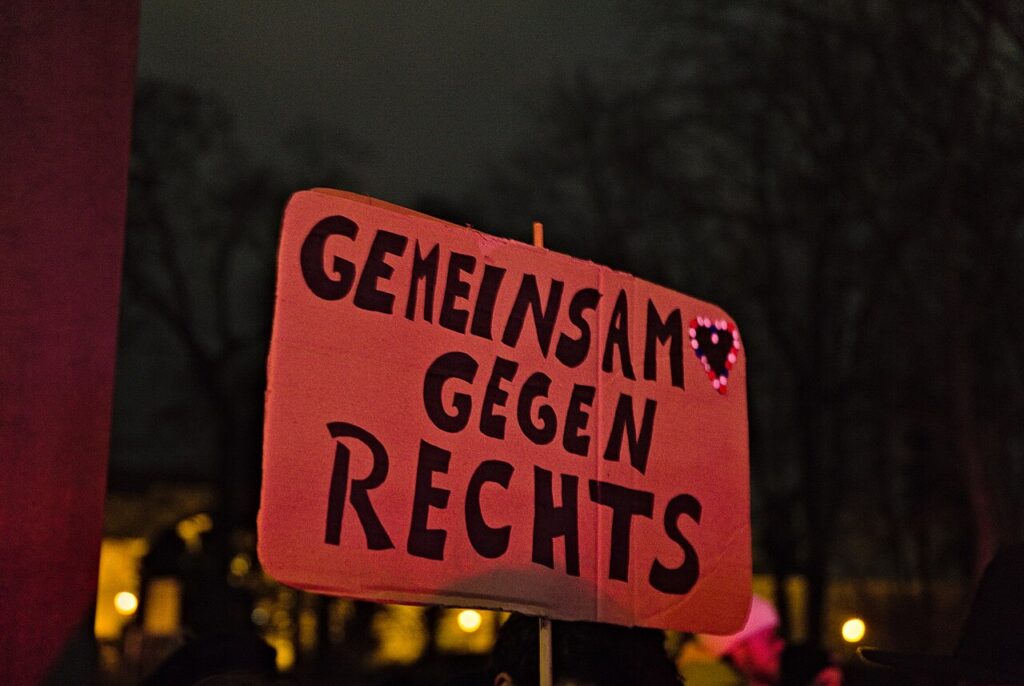 Manifestantes protestan contra un evento del partido de extrema derecha AfD en Alemania