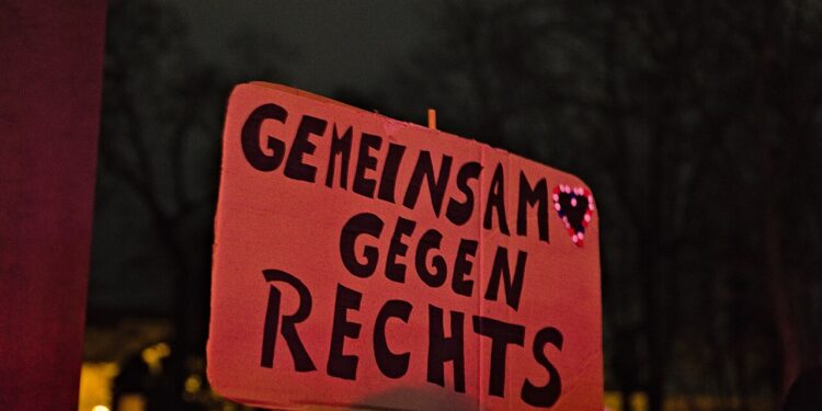Manifestantes protestan contra un evento del partido de extrema derecha AfD en Alemania