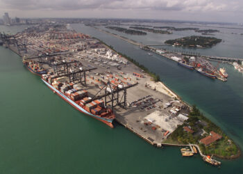 Vista aerea de la terminal de contenedores del puerto de Miami, Florida