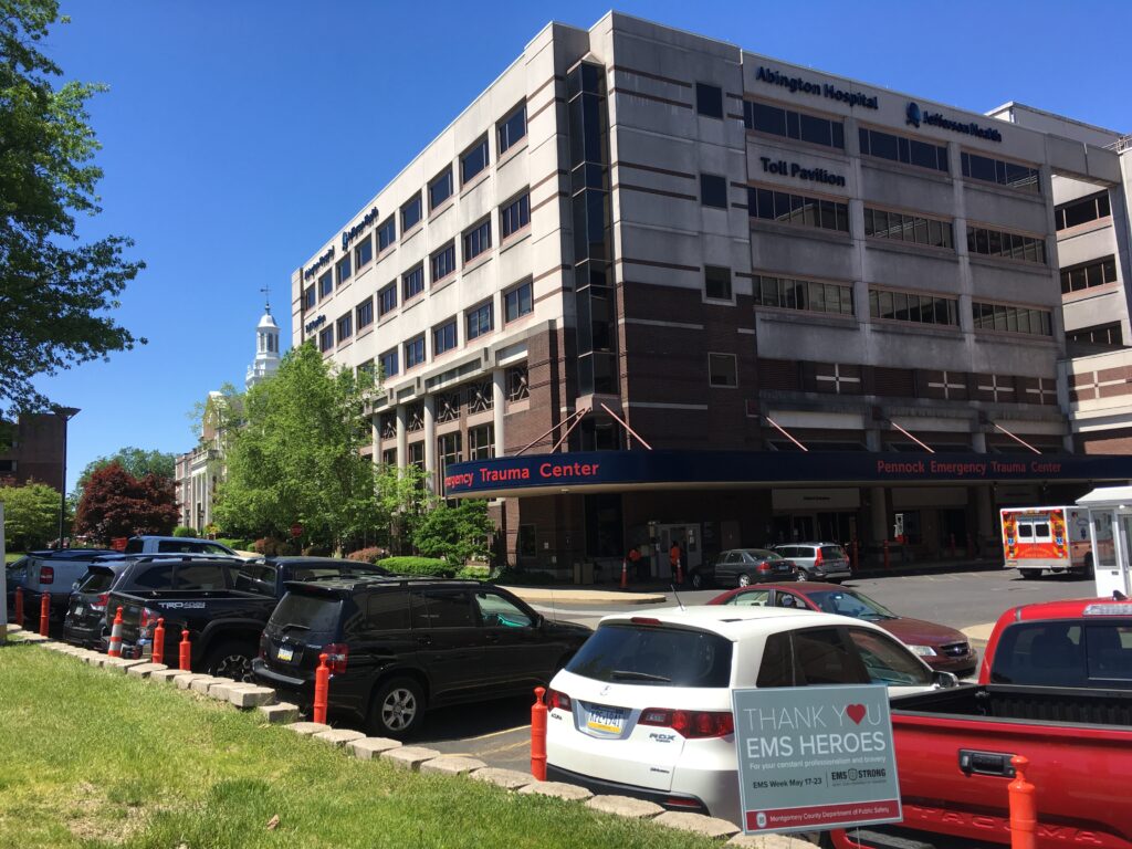 Entrada a la sala de emergencias de un hospital