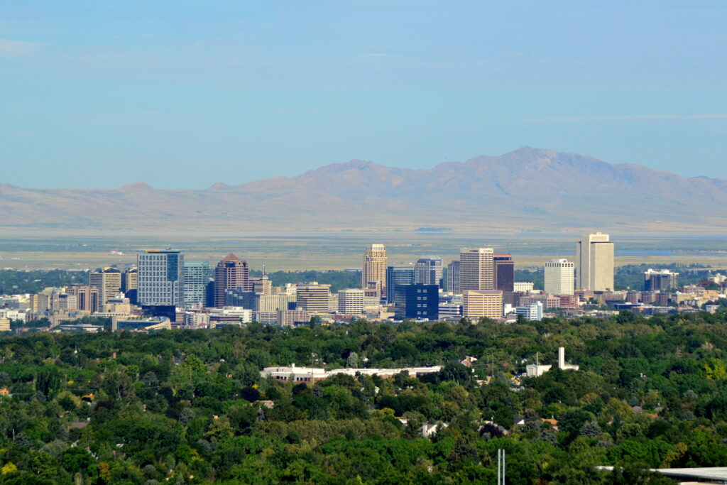 Vista del horizonte de Salt Lake City, Utah, durante el verano